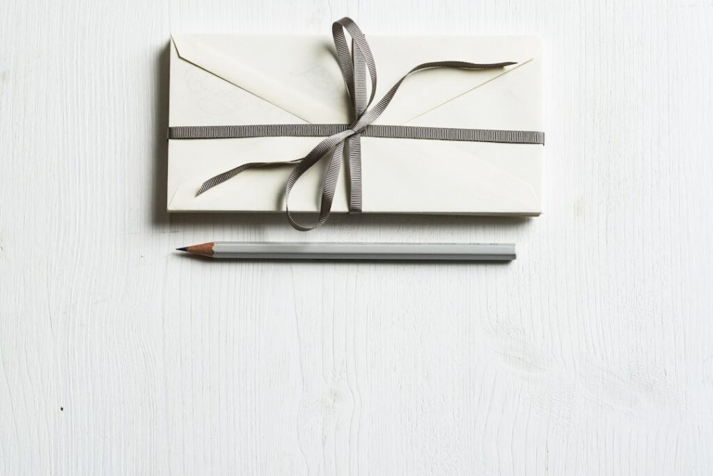Photo "Gift ideas for sports enthusiasts - Everything from personalized sports equipment to experience tickets"